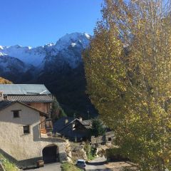 Vue du chalet en automne 